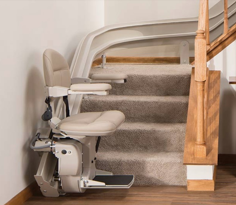 Bruno Elite chair stairlift following the turn of an indoor staircase
